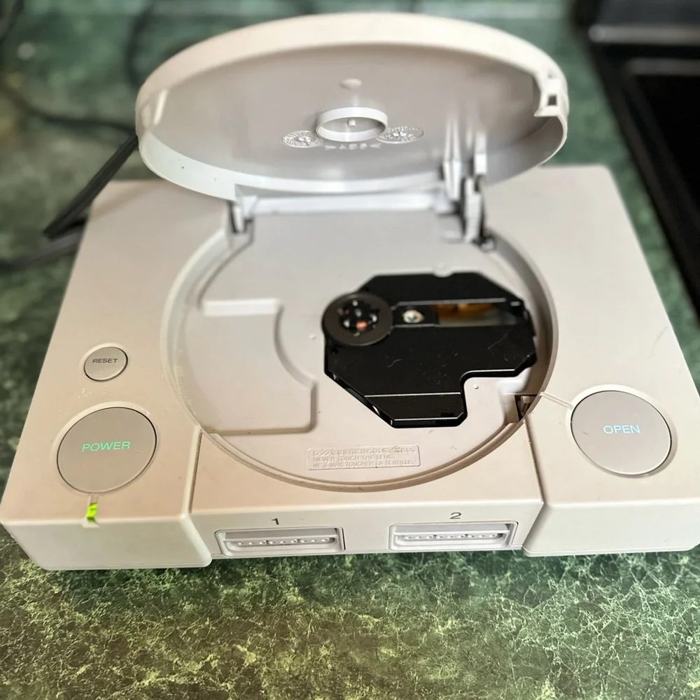 Play Station1 system 1998 SCPH-7501